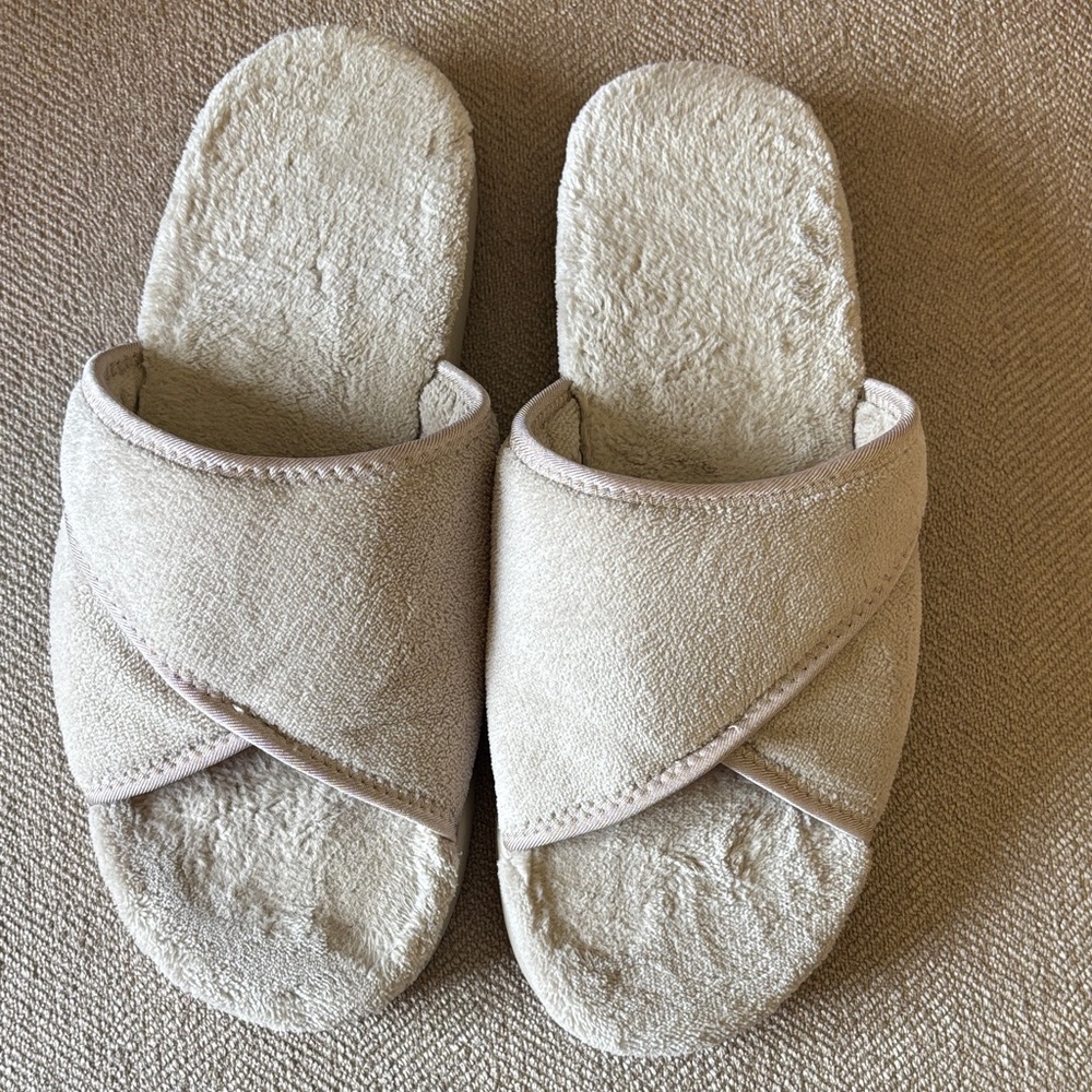 Cozy Cream Women's Slippers